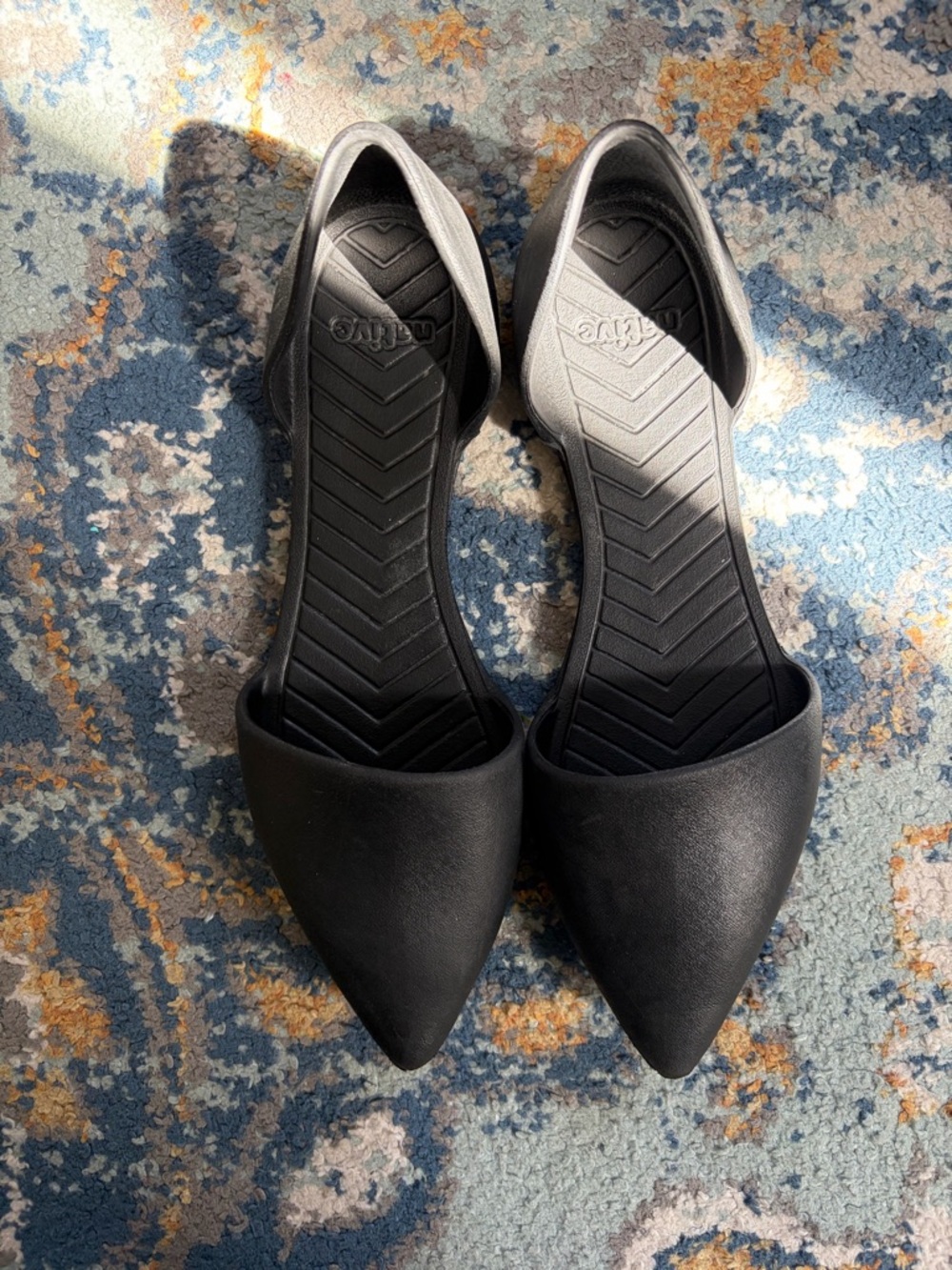 Native Shoes (women’s 7) - Picture 2 of 7